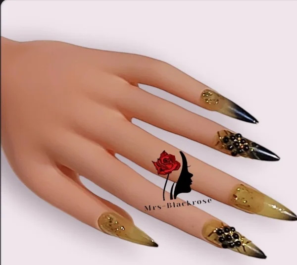 Press On Nails HM012 – Mrs-Blackrose Elegant Reusable Nail Set