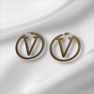 Gold V hoop earring made of stainless steel – front view